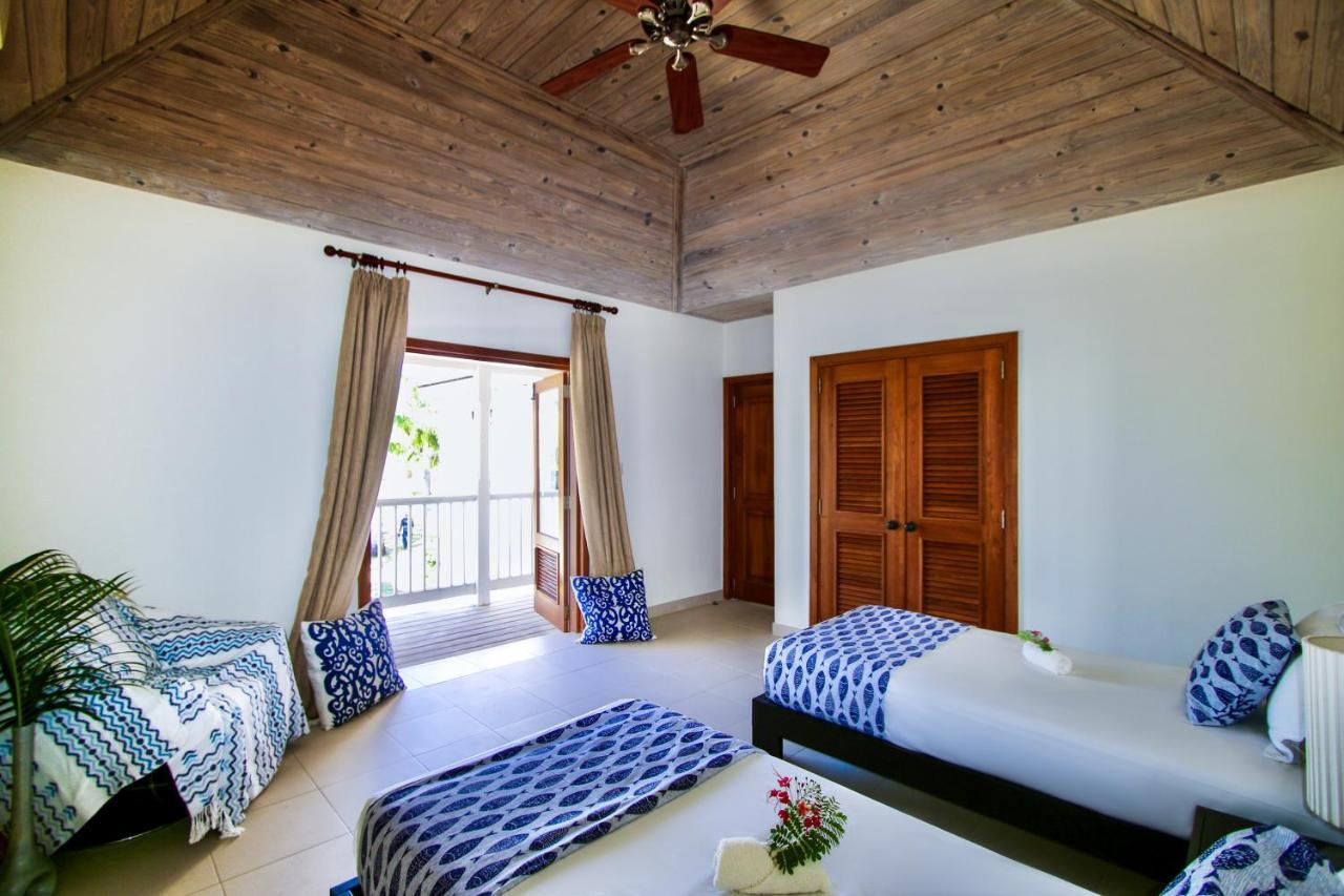 The Hideaway At Hughes Point Hotel Freetown Bagian luar foto