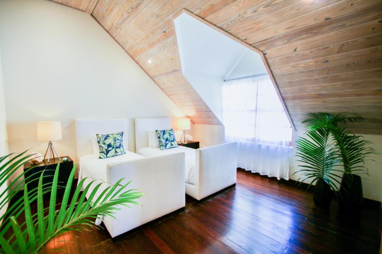 The Hideaway At Hughes Point Hotel Freetown Bagian luar foto