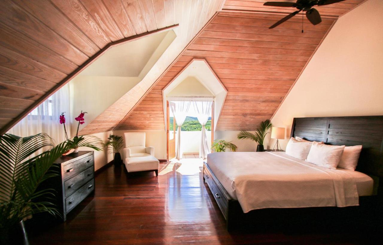 The Hideaway At Hughes Point Hotel Freetown Bagian luar foto