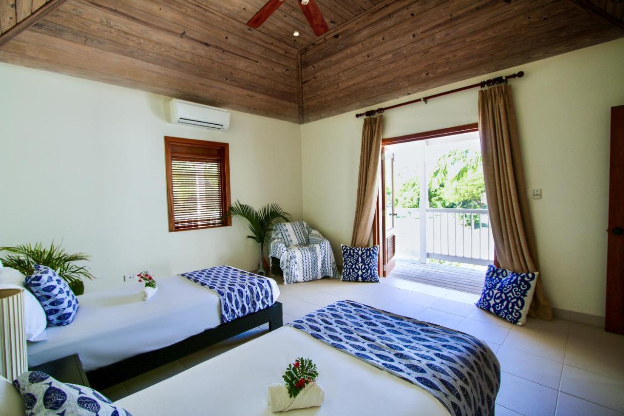 The Hideaway At Hughes Point Hotel Freetown Bagian luar foto