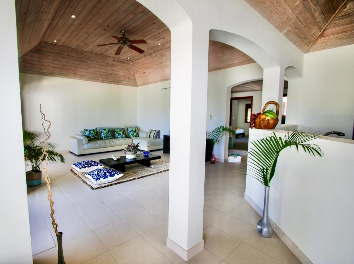 The Hideaway At Hughes Point Hotel Freetown Bagian luar foto